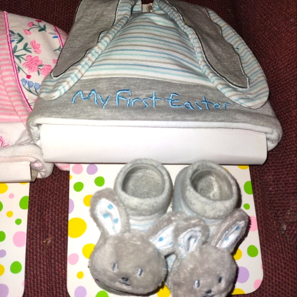 BABY'S FIRST EASTER HAT AND RATTLE SLIPPERS 0-6 mth